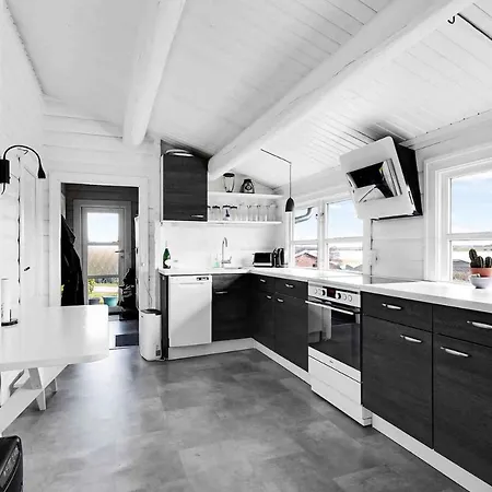 Cozy Log With A View Of The Water Ferienhaus